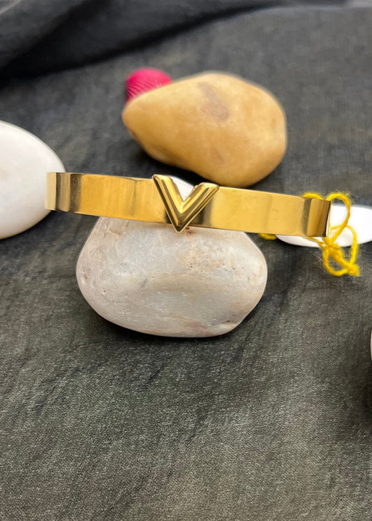 Victory Gold Bangle